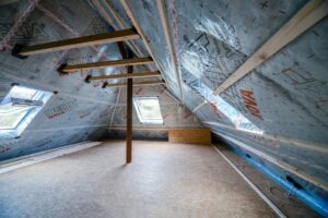 Paroizolacja poddasza: Kompendium wiedzy dla inwestorów i profesjonalistów